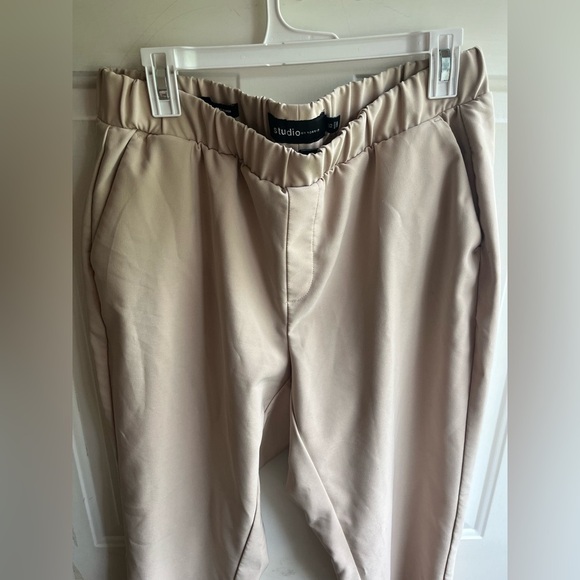 Torrid Womens Plus Tan Pull-On Hi-Rise Relaxed Taper Pant in Short - Picture 3 of 12